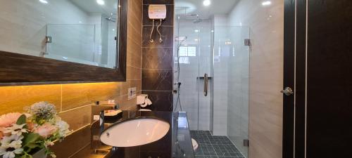 Bathroom, The Room Boutique Hotel near Phra That Choeng Chum Temple