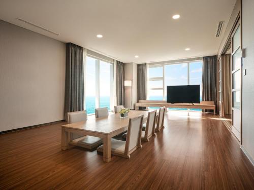 Queen Suite with Ocean View