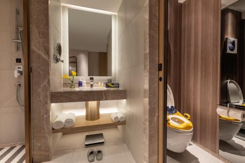 room detail thumbnail 2