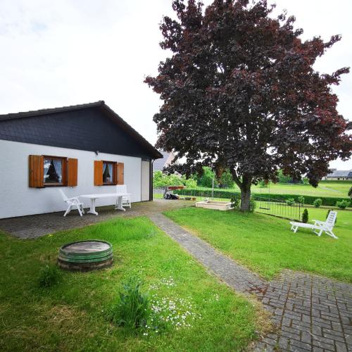 BB19 Eifel-Ferienhaus am Moseltal mit Saunahaus in Kliding