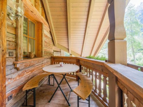 Quaint alpine hut in the Stubaital with sauna Neustift im Stubaital