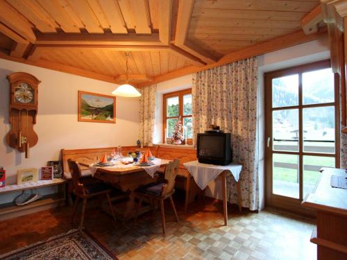 Serene Cottage in Neukirchen am Gro venediger