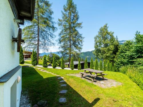 Lovely chalet with private garden in W rgl