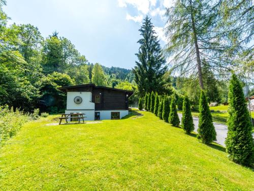 Lovely chalet with private garden in W rgl