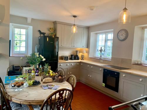 Buscot Manor - image 6