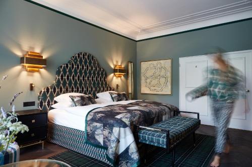 1 queen bed