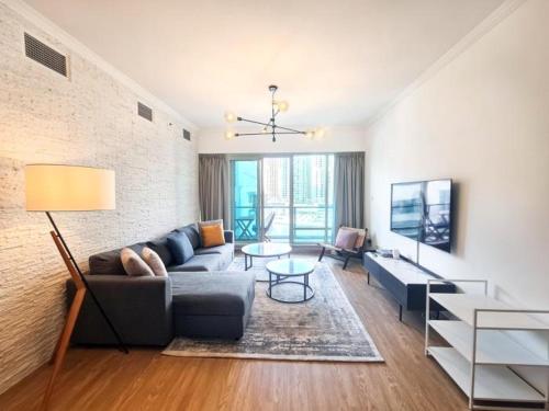 Luxurious 1 Bed with Marina Views close to Metro photo