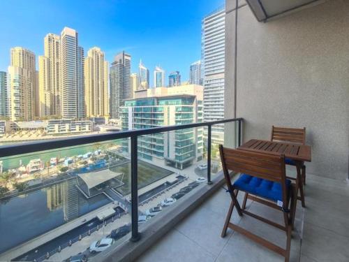 Luxurious 1 Bed with Marina Views close to Metro photo