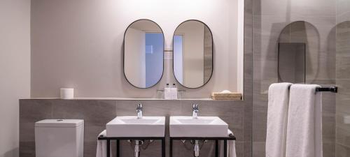 Luxury Suite with Mountain View image 1