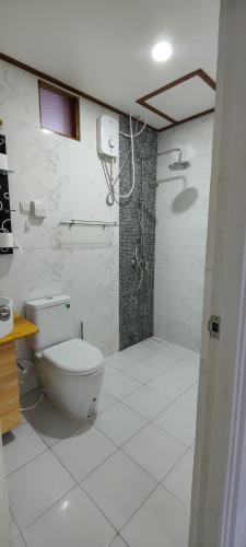 Deluxe Double Room with Side Sea View image 3