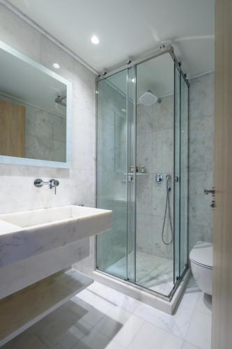 Fos DownTown Suites - image 10