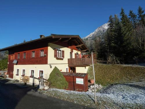 Three-Bedroom Holiday Home 