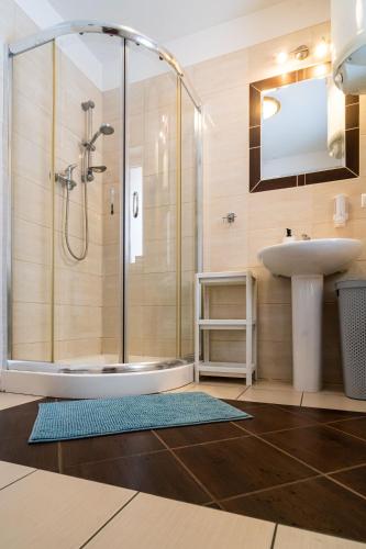 Fürdőszoba, Całoroczne Domki w Bieszczadach "The Willows" (Caloroczne Domki w Bieszczadach "The Willows") in Łączki