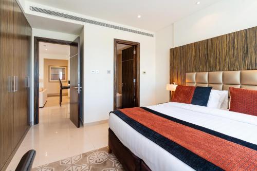 Royal Club By RVHR Bonnington Residential Tower - JLT - image 4