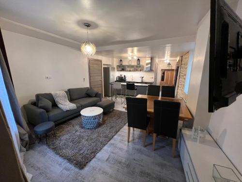 Logement entier : Superbe appartement centre ville - Location saisonnière - Champagnole