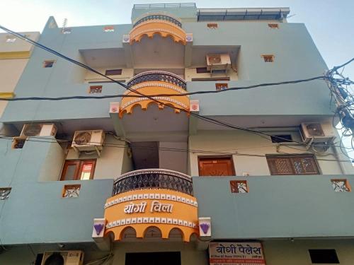 YOGI PALACE