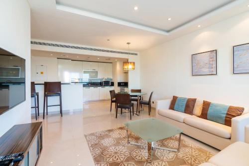 Royal Club By RVHR Bonnington Residential Tower - JLT - image 3