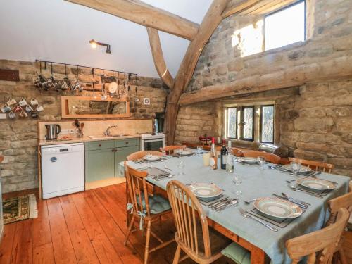 Wyndell Cruck Cottage - image 5