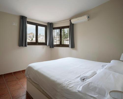  Apartamentos Óptima Palacete de la Alhambra junto a la Alhambra in Granada