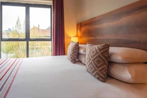 PREMIER SUITES Bristol Redcliffe - image 10
