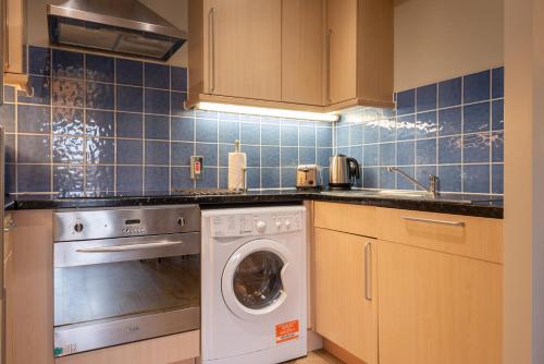 PREMIER SUITES Bristol Redcliffe - image 3