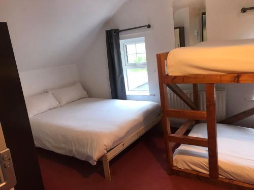 1 double bed, 2 bunk beds