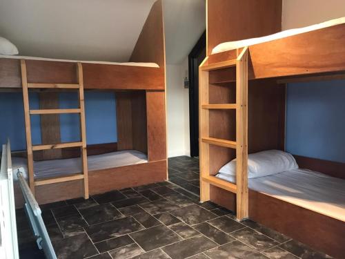 1 bunk bed