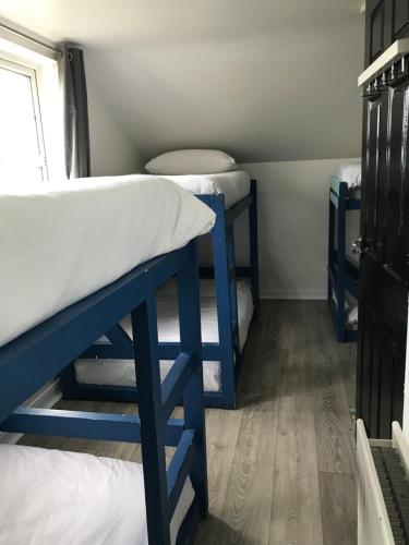 1 bunk bed