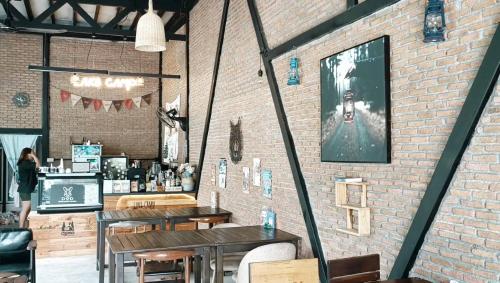 เลคแค้มป์ รีสอร์ท in Phipun