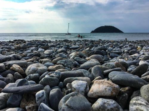 LE TORRI Riviera Holiday - Tap to explore photos