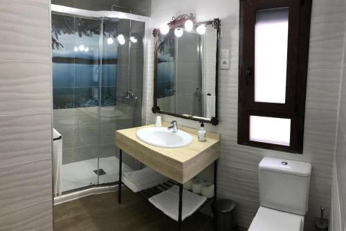 浴室, Casa Rural El Batan Casa rural 37 personas in 埃爾雷亞爾德聖比森特