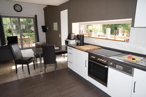 kuhinja, BluGarden Ferienapartments im Spreewald in Neuendorf