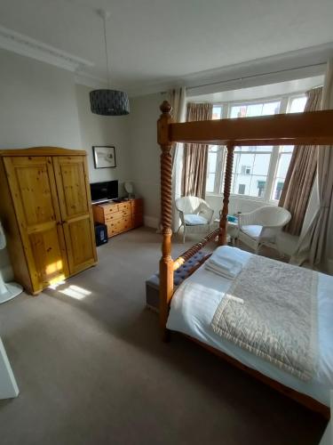 Spacious Four Poster Double Room