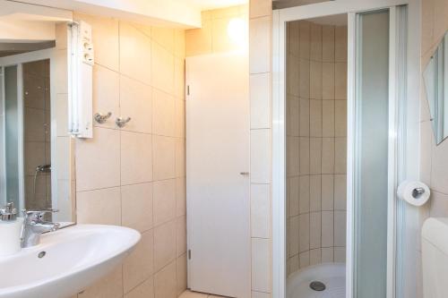 One-Bedroom Apartment image 9