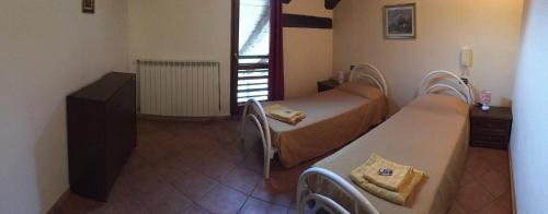 2 twin beds