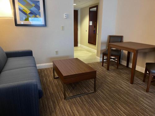 Holiday Inn Express & Suites Williamsport, an IHG Hotel