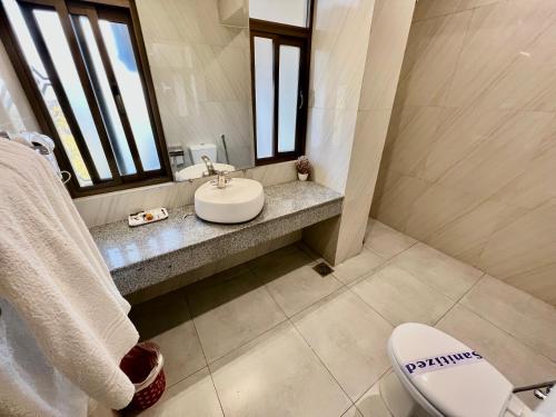 Shelton's Ambassador – Islamabad, OH