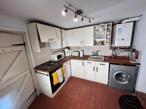 virtuve, 2 Bed Cottage - Sleeps 4 - Pets - Parking in Blackshaw