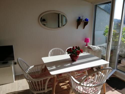 Létesítmények, 3-Zi Atelierdachwohnung mit Bergblick Seenahe und 2 Loggia in Bernau am Chiemsee