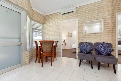 Létesítmények, A1 Stylish light filled 2 bed apt Free WiFi in Joondalup