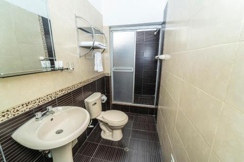 Single Room with Private Bathroom image 5
