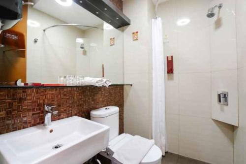 Favor Hotel Makassar City Center By LIFE Room Type - Deluxe Double or Twin Room