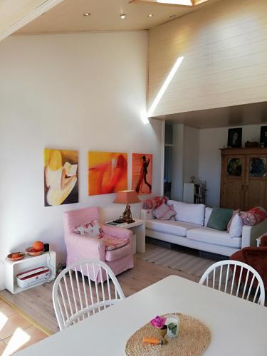 3-Zi Atelierdachwohnung mit Bergblick Seenahe und 2 Loggia in Bernau am Chiemsee
