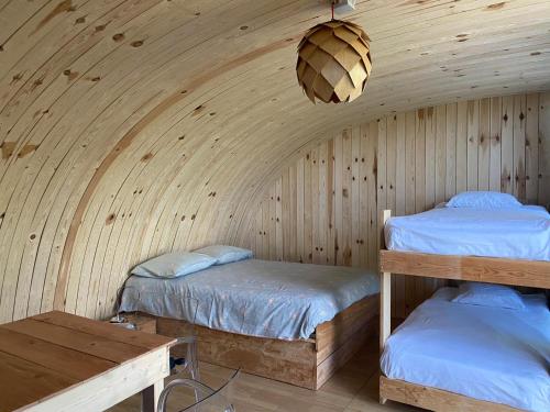1 double bed, 1 bunk bed
