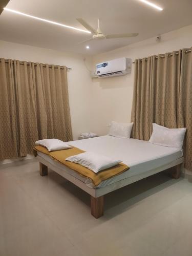 Srirangam Service Apartment