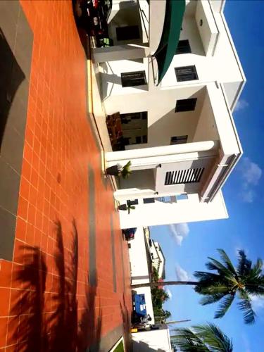 adolez executive lounge & suites