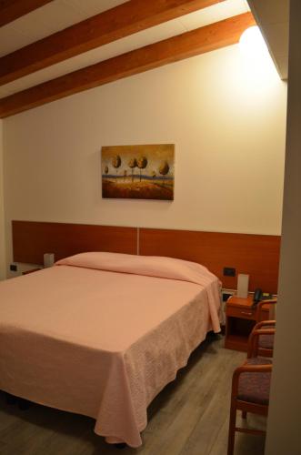 Double or Twin Room image 10