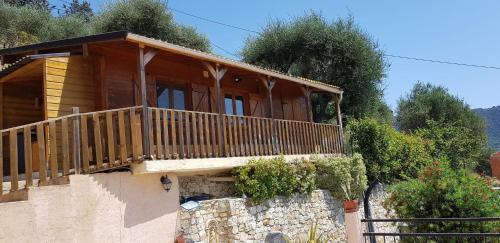 Le Chalet de la Pierreraie Côte d'Azur Piscine Terrasse et Vue Mer