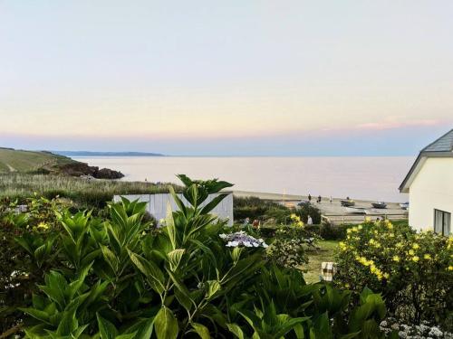 Beach Front Coastal Retreat with Sea Views in Stokenham