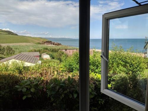 Beach Front Coastal Retreat with Sea Views in Stokenham